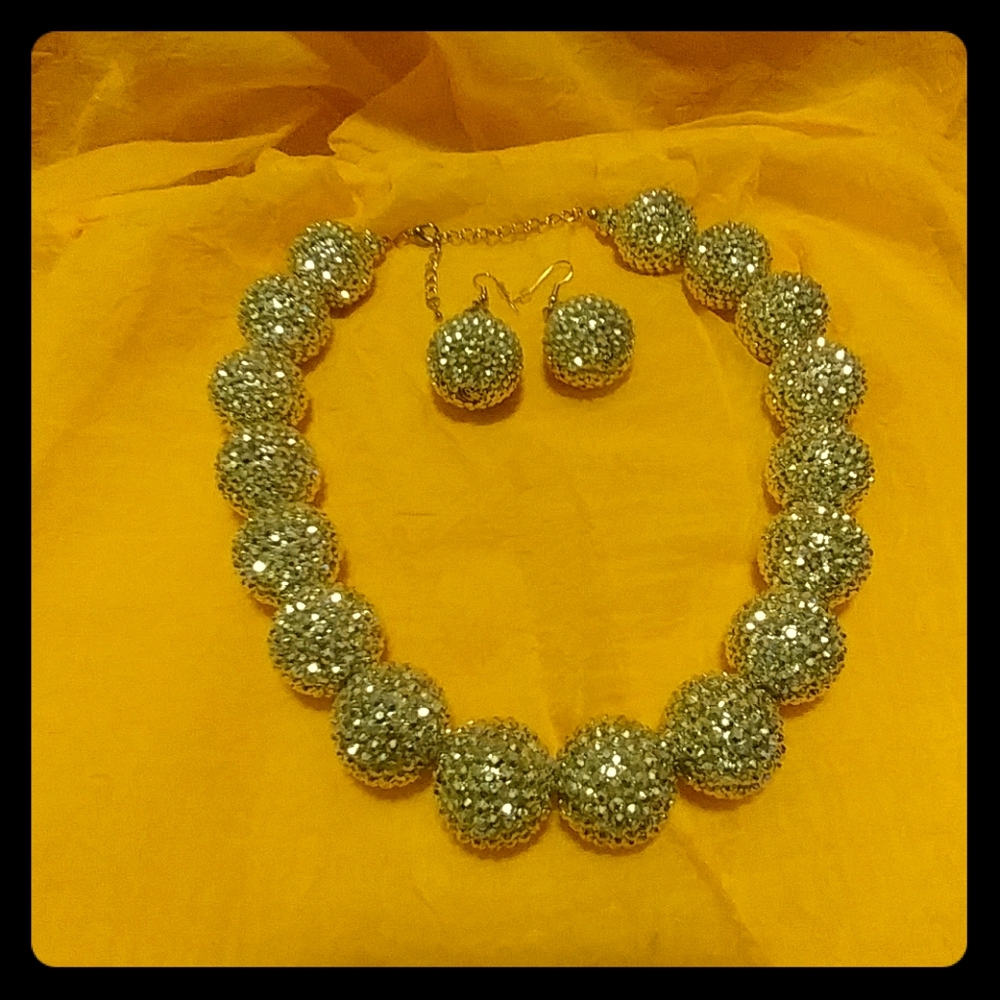 Silver glass look with matching pierced earrings.